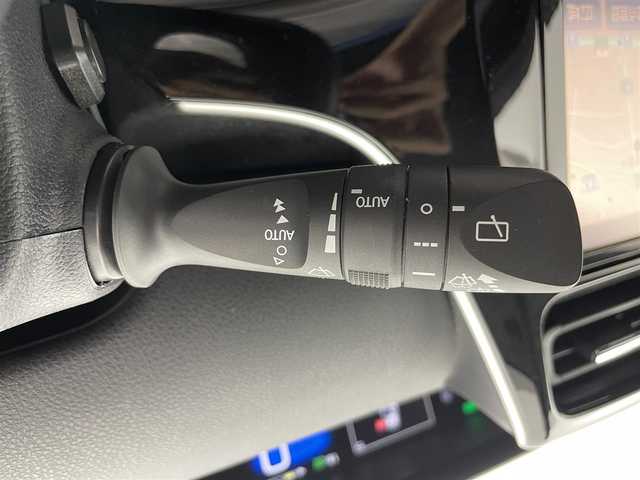 トヨタ プリウス A ツーリングセレクション 富山県 2016(平28)年 10.3万km パール 4WD/純正9型ナビ（AM/FM/CD/DVD/BT）/フルセグTV/バックカメラ/レザーシート/純正AW付夏タイヤ車載/衝突被害軽減ブレーキ/レーンキープアシスト/レーダークルーズコントロール/パーキングアシスト/前席シートヒーター/コーナーセンサー/HUD/オートハイビーム/オートライト/LEDヘッドライト/フォグランプ/スマートキー×2/プッシュスタート/純正フロアマット