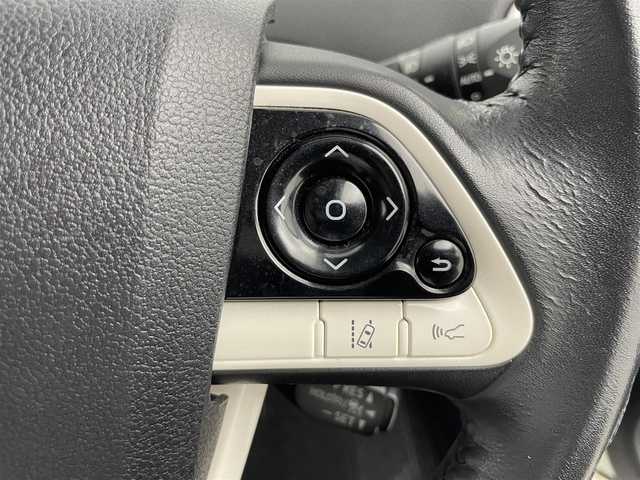 トヨタ プリウス A ツーリングセレクション 富山県 2016(平28)年 10.3万km パール 4WD/純正9型ナビ（AM/FM/CD/DVD/BT）/フルセグTV/バックカメラ/レザーシート/純正AW付夏タイヤ車載/衝突被害軽減ブレーキ/レーンキープアシスト/レーダークルーズコントロール/パーキングアシスト/前席シートヒーター/コーナーセンサー/HUD/オートハイビーム/オートライト/LEDヘッドライト/フォグランプ/スマートキー×2/プッシュスタート/純正フロアマット