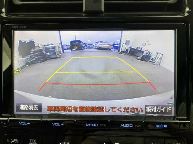 トヨタ プリウス A ツーリングセレクション 富山県 2016(平28)年 10.3万km パール 4WD/純正9型ナビ（AM/FM/CD/DVD/BT）/フルセグTV/バックカメラ/レザーシート/純正AW付夏タイヤ車載/衝突被害軽減ブレーキ/レーンキープアシスト/レーダークルーズコントロール/パーキングアシスト/前席シートヒーター/コーナーセンサー/HUD/オートハイビーム/オートライト/LEDヘッドライト/フォグランプ/スマートキー×2/プッシュスタート/純正フロアマット