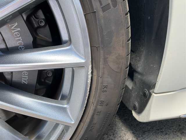 メルセデス・ベンツ Ｓ５００ 4マチック AMGライン 三重県 2022(令4)年 1万km ダイヤモンドホワイト レザーエクスクルーシブパッケージ(ダイヤモンドステッチ入ナッパ革シート(ベージュ)/Brumester3Dサラウンドサウンドシステム(15スピーカー)/ステアリングヒーター/アームレストヒーター)/3Dコックピットディスプレイ/ARヘッドアップディプレイ/シートベンチレーター(前席)/パノラミックスライディングルーフ/360度カメラ/アクティブパーキングアシスト/レーダーセーフティパッケージ(アクティブディスタンスアシストディストロニック/アクティブステアリングアシスト/アクティブレーンチェンジアシスト/アクティブエマージェンシーストップアシスト/アクティブブレーキアシスト/PRE-SAFE/PRE-SAFEインパルスサイド/PRE-SAFEサウンド/緊急回避補助システム/渋滞時緊急ブレーキ/アクティブブラインドスポットアシスト/アクティブレーンキーピングアシスト/PRE-SAFEプラス/トラフィックサインアシスト)/アクティブアンビエントライト/メモリー付パワーシート(前席)/シートヒーター(前席/後席)/12.8インチディスプレイ(ARナビゲーション/ダッシュカム/地デジTV/USBポート/AM/FM/AppleCarPlay/AndroidAuto)/ETC2.0/ドライブレコーダー/スペアキー