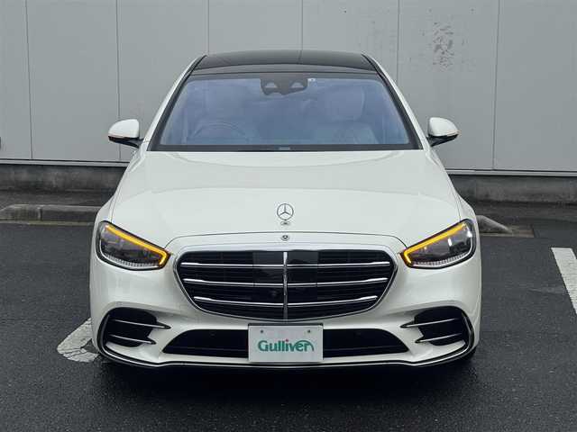 メルセデス・ベンツ Ｓ５００ 4マチック AMGライン 三重県 2022(令4)年 1万km ダイヤモンドホワイト レザーエクスクルーシブパッケージ(ダイヤモンドステッチ入ナッパ革シート(ベージュ)/Brumester3Dサラウンドサウンドシステム(15スピーカー)/ステアリングヒーター/アームレストヒーター)/3Dコックピットディスプレイ/ARヘッドアップディプレイ/シートベンチレーター(前席)/パノラミックスライディングルーフ/360度カメラ/アクティブパーキングアシスト/レーダーセーフティパッケージ(アクティブディスタンスアシストディストロニック/アクティブステアリングアシスト/アクティブレーンチェンジアシスト/アクティブエマージェンシーストップアシスト/アクティブブレーキアシスト/PRE-SAFE/PRE-SAFEインパルスサイド/PRE-SAFEサウンド/緊急回避補助システム/渋滞時緊急ブレーキ/アクティブブラインドスポットアシスト/アクティブレーンキーピングアシスト/PRE-SAFEプラス/トラフィックサインアシスト)/アクティブアンビエントライト/メモリー付パワーシート(前席)/シートヒーター(前席/後席)/12.8インチディスプレイ(ARナビゲーション/ダッシュカム/地デジTV/USBポート/AM/FM/AppleCarPlay/AndroidAuto)/ETC2.0/ドライブレコーダー/スペアキー