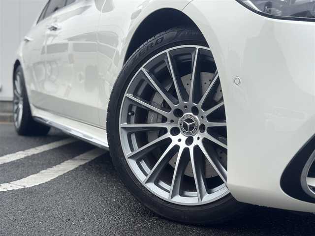 メルセデス・ベンツ Ｓ５００ 4マチック AMGライン 三重県 2022(令4)年 1万km ダイヤモンドホワイト レザーエクスクルーシブパッケージ(ダイヤモンドステッチ入ナッパ革シート(ベージュ)/Brumester3Dサラウンドサウンドシステム(15スピーカー)/ステアリングヒーター/アームレストヒーター)/3Dコックピットディスプレイ/ARヘッドアップディプレイ/シートベンチレーター(前席)/パノラミックスライディングルーフ/360度カメラ/アクティブパーキングアシスト/レーダーセーフティパッケージ(アクティブディスタンスアシストディストロニック/アクティブステアリングアシスト/アクティブレーンチェンジアシスト/アクティブエマージェンシーストップアシスト/アクティブブレーキアシスト/PRE-SAFE/PRE-SAFEインパルスサイド/PRE-SAFEサウンド/緊急回避補助システム/渋滞時緊急ブレーキ/アクティブブラインドスポットアシスト/アクティブレーンキーピングアシスト/PRE-SAFEプラス/トラフィックサインアシスト)/アクティブアンビエントライト/メモリー付パワーシート(前席)/シートヒーター(前席/後席)/12.8インチディスプレイ(ARナビゲーション/ダッシュカム/地デジTV/USBポート/AM/FM/AppleCarPlay/AndroidAuto)/ETC2.0/ドライブレコーダー/スペアキー