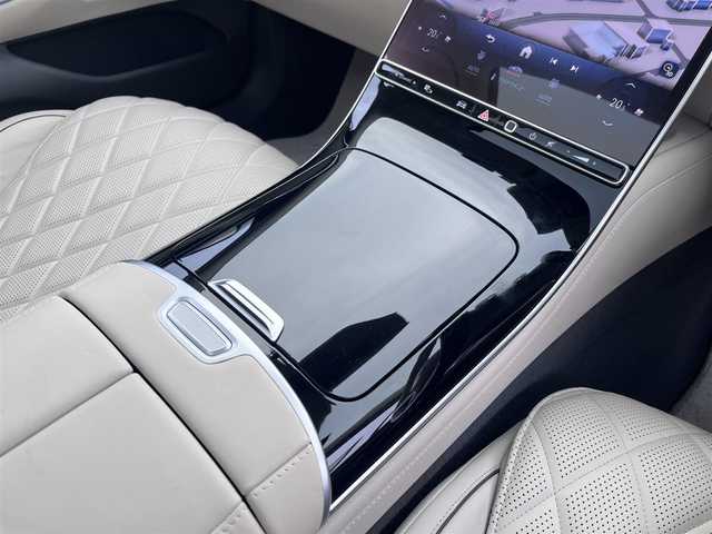 メルセデス・ベンツ Ｓ５００ 4マチック AMGライン 三重県 2022(令4)年 1万km ダイヤモンドホワイト レザーエクスクルーシブパッケージ(ダイヤモンドステッチ入ナッパ革シート(ベージュ)/Brumester3Dサラウンドサウンドシステム(15スピーカー)/ステアリングヒーター/アームレストヒーター)/3Dコックピットディスプレイ/ARヘッドアップディプレイ/シートベンチレーター(前席)/パノラミックスライディングルーフ/360度カメラ/アクティブパーキングアシスト/レーダーセーフティパッケージ(アクティブディスタンスアシストディストロニック/アクティブステアリングアシスト/アクティブレーンチェンジアシスト/アクティブエマージェンシーストップアシスト/アクティブブレーキアシスト/PRE-SAFE/PRE-SAFEインパルスサイド/PRE-SAFEサウンド/緊急回避補助システム/渋滞時緊急ブレーキ/アクティブブラインドスポットアシスト/アクティブレーンキーピングアシスト/PRE-SAFEプラス/トラフィックサインアシスト)/アクティブアンビエントライト/メモリー付パワーシート(前席)/シートヒーター(前席/後席)/12.8インチディスプレイ(ARナビゲーション/ダッシュカム/地デジTV/USBポート/AM/FM/AppleCarPlay/AndroidAuto)/ETC2.0/ドライブレコーダー/スペアキー