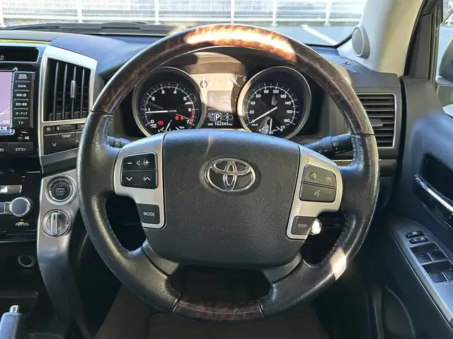 トヨタ ランドクルーザー ZX 福島県 2014(平26)年 10.3万km ブラック 登録時走行距離：102/545km/メーカー純正メーカー純正HDDナビ/（フルセグTV/DVD/CD/BT接続/AM/FM）/ETC/バックカメラ/コーナーセンサー/モデリスタエアロ/ウィンカーミラー/WAC/オートライト/クルコン/HIDヘッドライト/フォグランプ/ステアリングスイッチ/ステアリングヒーター/シートヒーター/全席パワーシート/サンルーフ/社外AW/横滑り防止装置/ドアバイザー/レザーシート/電格ミラー/フリップダウンモニター/保証書/取扱説明書