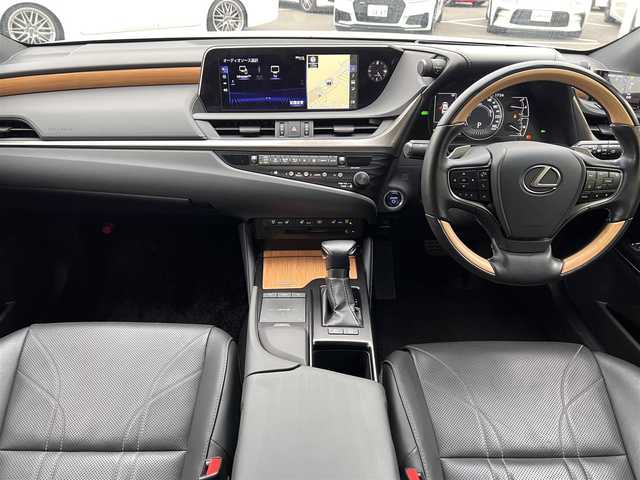 レクサス ＥＳ 300h バージョンL 東京都 2020(令2)年 5.2万km ソニッククォーツ 純正１２．３インチナビ　/サンルーフ　/レーダークルーズコントロール　/アラウンドビューモニター　/ビルトインＥＴＣ２．０　/前後ドライブレコーダー/パドルシフト/GPSレーダー/１００Ｖ電源　/シートヒーター　/エアシート　/ステアリングヒーター/純正19インチAW/純正フロアマット/スペアキー×１/カードキー×１
