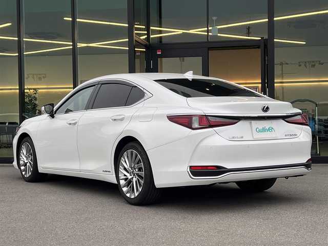 レクサス ＥＳ 300h バージョンL 東京都 2020(令2)年 5.2万km ソニッククォーツ 純正１２．３インチナビ　/サンルーフ　/レーダークルーズコントロール　/アラウンドビューモニター　/ビルトインＥＴＣ２．０　/前後ドライブレコーダー/パドルシフト/GPSレーダー/１００Ｖ電源　/シートヒーター　/エアシート　/ステアリングヒーター/純正19インチAW/純正フロアマット/スペアキー×１/カードキー×１