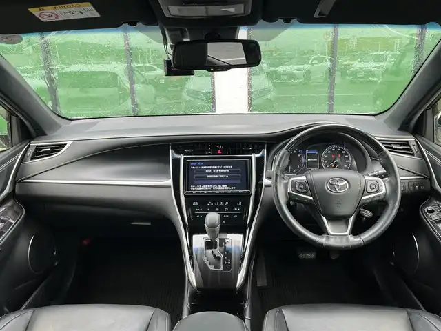 トヨタ ハリアー プレミアム 香川県 2018(平30)年 5万km ホワイトパールクリスタルシャイン 登録時走行距離 49119km/純正ナビ/→AM/FM/フルセグTV/Bluetooth/バックカメラ/ビルトインETC/アダプティブクルーズコントロール/前後ドライブレコーダー/電子パーキング/オートホールド/革巻きステアリング/ハーフレザーシート/パワーシート/パワーバックドア/LEDオートライト/フォグランプ/オートハイビーム/プリクラッシュセーフティ/レーンディパーチャーアラート/横滑り防止装置/プッシュスタート/スマートキー/スペアキー2本（スマートキー、カードキー）
