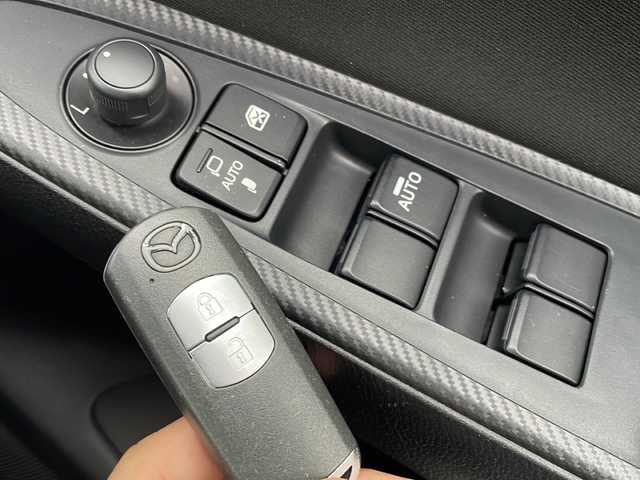 マツダ デミオ XD 青森県 2017(平29)年 7.6万km スノーフレイクホワイトパールマイカ 4WD/LEDコンフォートパッケージ/純正SDナビ・フルセグTV/CD・DVD・Bluetooth/前席シートヒーター/衝突軽減ブレーキ/クルーズコントロール/アイドリングストップ/LEDヘッドライト/LEDフォグランプ/社外15インチアルミ/スマートキー/プッシュスタート