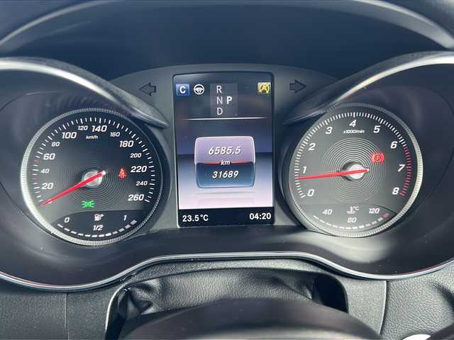メルセデス・ベンツ Ｃ１８０ ステーションW ローレウスED 愛知県 2018(平30)年 3.2万km ポーラホワイト 純正HDDナビゲーション/バックカメラ/フルセグTV・Bluetooth・AM・FM・CD・DVD/パノラミックスライディングルーフ/前席パワーシート/運転席シートメモリー/前席シートヒーター/ステアリングパイロット/チルト＆テレスコピックステアリング/レーンキープアシスト/パークトロニックシステム/パワーバックドア/キーレスゴー/ルーフレール/パドルシフト/ステアリングスイッチ/LEDヘッドライト/オートライト/ETC/USBポート/純正フロアマット/電動格納ミラー/取扱説明書/保証書/スペアスマートキー/点検整備記録簿 6か月 R1年 R2年 R4年 R5年 R7年