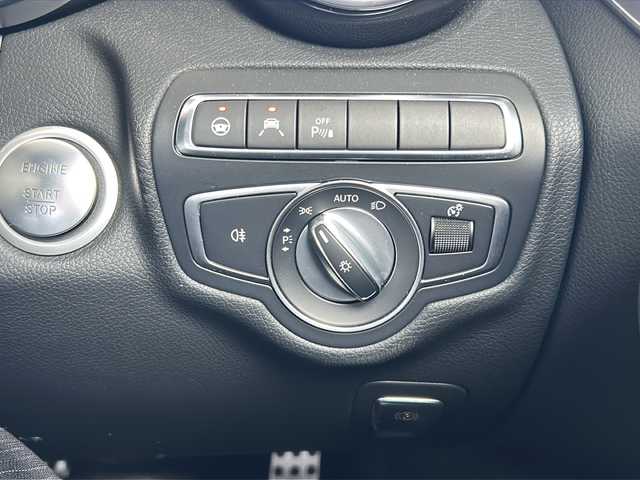 メルセデス・ベンツ Ｃ１８０ ステーションW ローレウスED 愛知県 2018(平30)年 3.2万km ポーラホワイト 純正HDDナビゲーション/バックカメラ/フルセグTV・Bluetooth・AM・FM・CD・DVD/パノラミックスライディングルーフ/前席パワーシート/運転席シートメモリー/前席シートヒーター/ステアリングパイロット/チルト＆テレスコピックステアリング/レーンキープアシスト/パークトロニックシステム/パワーバックドア/キーレスゴー/ルーフレール/パドルシフト/ステアリングスイッチ/LEDヘッドライト/オートライト/ETC/USBポート/純正フロアマット/電動格納ミラー/取扱説明書/保証書/スペアスマートキー/点検整備記録簿 6か月 R1年 R2年 R4年 R5年 R7年