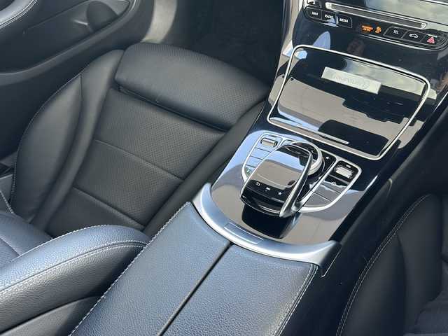 メルセデス・ベンツ Ｃ１８０ ステーションW ローレウスED 愛知県 2018(平30)年 3.2万km ポーラホワイト 純正HDDナビゲーション/バックカメラ/フルセグTV・Bluetooth・AM・FM・CD・DVD/パノラミックスライディングルーフ/前席パワーシート/運転席シートメモリー/前席シートヒーター/ステアリングパイロット/チルト＆テレスコピックステアリング/レーンキープアシスト/パークトロニックシステム/パワーバックドア/キーレスゴー/ルーフレール/パドルシフト/ステアリングスイッチ/LEDヘッドライト/オートライト/ETC/USBポート/純正フロアマット/電動格納ミラー/取扱説明書/保証書/スペアスマートキー/点検整備記録簿 6か月 R1年 R2年 R4年 R5年 R7年