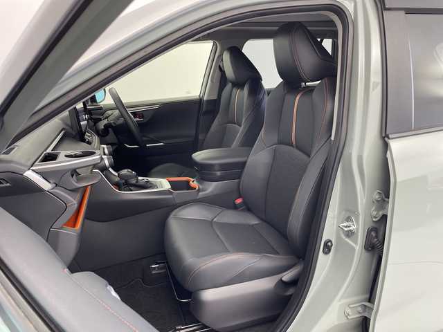 トヨタ ＲＡＶ４ アドベンチャー 新潟県 2022(令4)年 3.7万km アッシュグレーメタリック/アーバンカーキ 4WD/ワンオーナー/純正メモリナビ /　フルセグTV/Bluetooth/USB/サンルーフ/パワーバックドア/レーダークルーズコントロール/ブラインドスポットモニター/レザーシート/D席パワーシート/前席シートヒーター/前席エアシート/衝突被害軽減ブレーキ/レーンキープアシスト/前後コーナーセンサー/前後ドライブレコーダー/バックモニター/ビルトインETC2.0/オートマチックハイビーム/横滑り防止装置/ステアリングヒーター/レザーステアリング/ステアリングスイッチ/禁煙車
