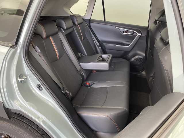 トヨタ ＲＡＶ４ アドベンチャー 新潟県 2022(令4)年 3.7万km アッシュグレーメタリック/アーバンカーキ 4WD/ワンオーナー/純正メモリナビ /　フルセグTV/Bluetooth/USB/サンルーフ/パワーバックドア/レーダークルーズコントロール/ブラインドスポットモニター/レザーシート/D席パワーシート/前席シートヒーター/前席エアシート/衝突被害軽減ブレーキ/レーンキープアシスト/前後コーナーセンサー/前後ドライブレコーダー/バックモニター/ビルトインETC2.0/オートマチックハイビーム/横滑り防止装置/ステアリングヒーター/レザーステアリング/ステアリングスイッチ/禁煙車