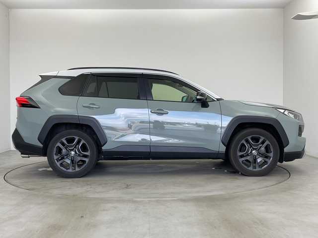 トヨタ ＲＡＶ４ アドベンチャー 新潟県 2022(令4)年 3.7万km アッシュグレーメタリック/アーバンカーキ 4WD/ワンオーナー/純正メモリナビ /　フルセグTV/Bluetooth/USB/サンルーフ/パワーバックドア/レーダークルーズコントロール/ブラインドスポットモニター/レザーシート/D席パワーシート/前席シートヒーター/前席エアシート/衝突被害軽減ブレーキ/レーンキープアシスト/前後コーナーセンサー/前後ドライブレコーダー/バックモニター/ビルトインETC2.0/オートマチックハイビーム/横滑り防止装置/ステアリングヒーター/レザーステアリング/ステアリングスイッチ/禁煙車