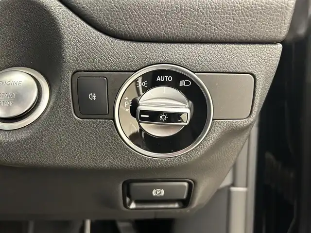 メルセデス・ベンツ ＣＬＡ１８０ AMG スタイル 岡山県 2018(平30)年 1.1万km 黒 純正ナビ/バックカメラ/フルセグTV/Bluetooth/AppleCarplay/シートヒーター/キーレスゴー/ESP/アクティブブレーキアシスト/アテンションアシスト/ブラインドスポットアシスト/レーンキープアシスト/デイライト/LEDヘッドライト/オートライト/オートワイパー/PDC/レーダーセーフティパッケージ