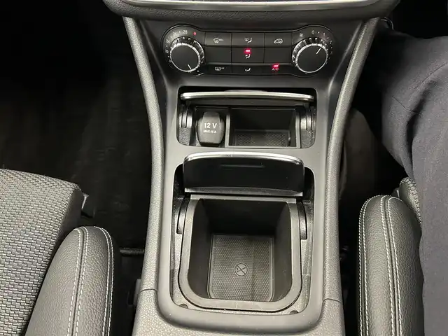 メルセデス・ベンツ ＣＬＡ１８０ AMG スタイル 岡山県 2018(平30)年 1.1万km 黒 純正ナビ/バックカメラ/フルセグTV/Bluetooth/AppleCarplay/シートヒーター/キーレスゴー/ESP/アクティブブレーキアシスト/アテンションアシスト/ブラインドスポットアシスト/レーンキープアシスト/デイライト/LEDヘッドライト/オートライト/オートワイパー/PDC/レーダーセーフティパッケージ