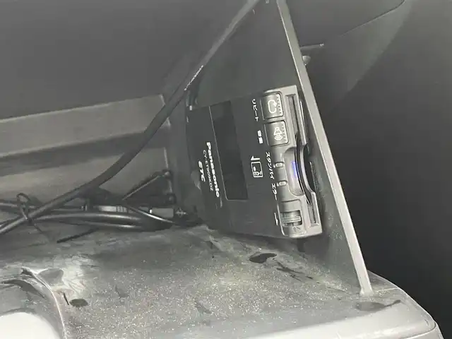 スズキ スイフト RS 熊本県 2013(平25)年 7.7万km パール 社外SDナビ/（BT/CD/DVD/USB/SD/AM/FM)/フルセグTV/バックカメラ/ETC/クルーズコントロール/革巻きステアリング/・パドルシフト/・ステアリングリモコン/布シート/・革調シートカバー/フルエアロ/・リアスポイラー/オートライト/・LEDヘッドライト、フォグライト/電動格納ミラー/・ミラーウィンカー/プッシュスタート/・スマートキー/純正フロアマット/純正ドアバイザー