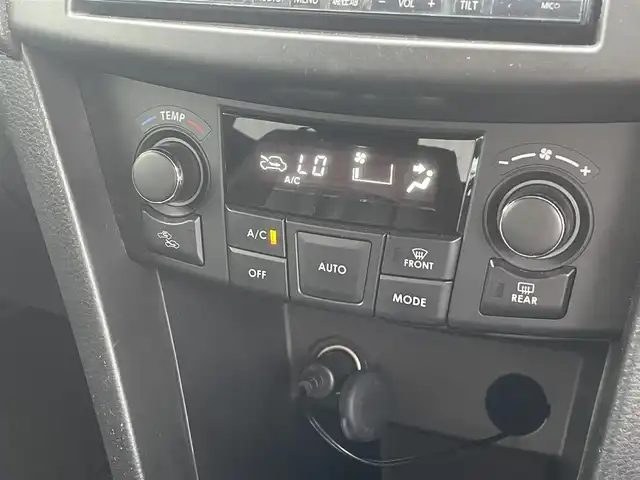 スズキ スイフト RS 熊本県 2013(平25)年 7.7万km パール 社外SDナビ/（BT/CD/DVD/USB/SD/AM/FM)/フルセグTV/バックカメラ/ETC/クルーズコントロール/革巻きステアリング/・パドルシフト/・ステアリングリモコン/布シート/・革調シートカバー/フルエアロ/・リアスポイラー/オートライト/・LEDヘッドライト、フォグライト/電動格納ミラー/・ミラーウィンカー/プッシュスタート/・スマートキー/純正フロアマット/純正ドアバイザー