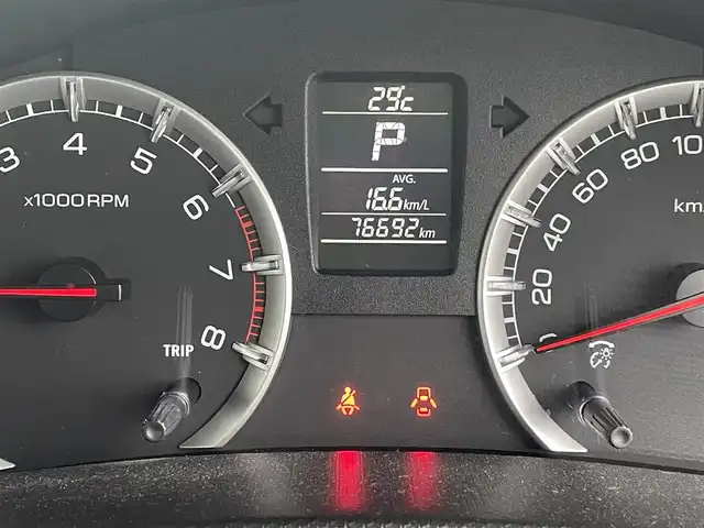 スズキ スイフト RS 熊本県 2013(平25)年 7.7万km パール 社外SDナビ/（BT/CD/DVD/USB/SD/AM/FM)/フルセグTV/バックカメラ/ETC/クルーズコントロール/革巻きステアリング/・パドルシフト/・ステアリングリモコン/布シート/・革調シートカバー/フルエアロ/・リアスポイラー/オートライト/・LEDヘッドライト、フォグライト/電動格納ミラー/・ミラーウィンカー/プッシュスタート/・スマートキー/純正フロアマット/純正ドアバイザー
