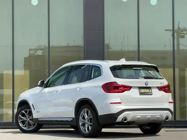 ＢＭＷ Ｘ３ 石川県 2018(平30)年 5.3万km ミネラルホワイト 茶革シート/純正ナビ/(BT/CD/DVD/ワンセグTV)/インテリジェントセーフティー/置くだけ充電/ブラインドスポットアシスト/4WD/アダプティブクルーズコントロール/電動リアゲート/シートヒーター(前席)/パワーシート(前席)/ルーフレール/純正19インチホイール/純正フロアマット/バックカメラ/アラウンドビューモニター