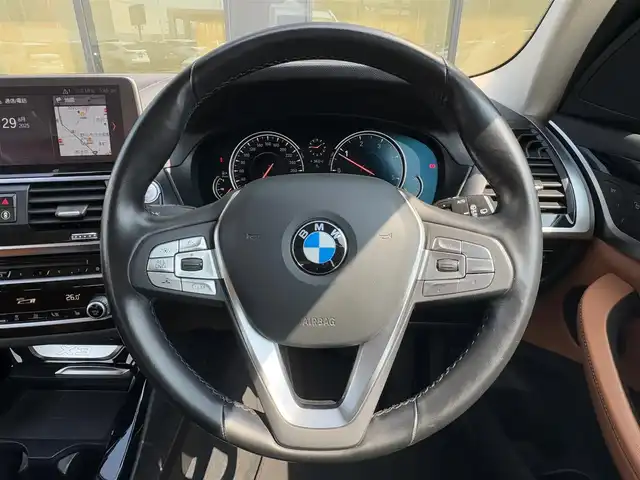 ＢＭＷ Ｘ３ 石川県 2018(平30)年 5.3万km ミネラルホワイト 茶革シート/純正ナビ/(BT/CD/DVD/ワンセグTV)/インテリジェントセーフティー/置くだけ充電/ブラインドスポットアシスト/4WD/アダプティブクルーズコントロール/電動リアゲート/シートヒーター(前席)/パワーシート(前席)/ルーフレール/純正19インチホイール/純正フロアマット/バックカメラ/アラウンドビューモニター
