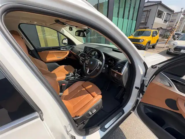 ＢＭＷ Ｘ３ 石川県 2018(平30)年 5.3万km ミネラルホワイト 茶革シート/純正ナビ/(BT/CD/DVD/ワンセグTV)/インテリジェントセーフティー/置くだけ充電/ブラインドスポットアシスト/4WD/アダプティブクルーズコントロール/電動リアゲート/シートヒーター(前席)/パワーシート(前席)/ルーフレール/純正19インチホイール/純正フロアマット/バックカメラ/アラウンドビューモニター