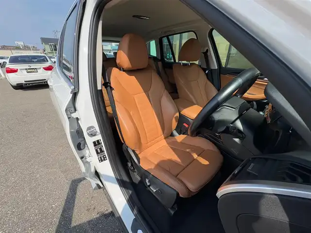 ＢＭＷ Ｘ３ 石川県 2018(平30)年 5.3万km ミネラルホワイト 茶革シート/純正ナビ/(BT/CD/DVD/ワンセグTV)/インテリジェントセーフティー/置くだけ充電/ブラインドスポットアシスト/4WD/アダプティブクルーズコントロール/電動リアゲート/シートヒーター(前席)/パワーシート(前席)/ルーフレール/純正19インチホイール/純正フロアマット/バックカメラ/アラウンドビューモニター