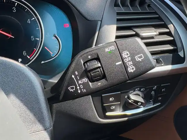 ＢＭＷ Ｘ３ 石川県 2018(平30)年 5.3万km ミネラルホワイト 茶革シート/純正ナビ/(BT/CD/DVD/ワンセグTV)/インテリジェントセーフティー/置くだけ充電/ブラインドスポットアシスト/4WD/アダプティブクルーズコントロール/電動リアゲート/シートヒーター(前席)/パワーシート(前席)/ルーフレール/純正19インチホイール/純正フロアマット/バックカメラ/アラウンドビューモニター