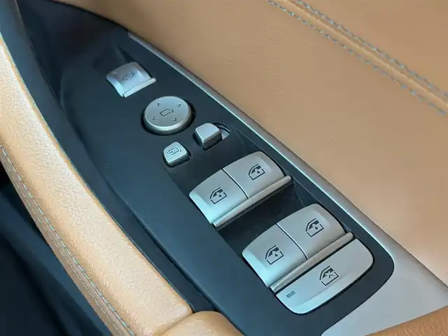 ＢＭＷ Ｘ３ 石川県 2018(平30)年 5.3万km ミネラルホワイト 茶革シート/純正ナビ/(BT/CD/DVD/ワンセグTV)/インテリジェントセーフティー/置くだけ充電/ブラインドスポットアシスト/4WD/アダプティブクルーズコントロール/電動リアゲート/シートヒーター(前席)/パワーシート(前席)/ルーフレール/純正19インチホイール/純正フロアマット/バックカメラ/アラウンドビューモニター