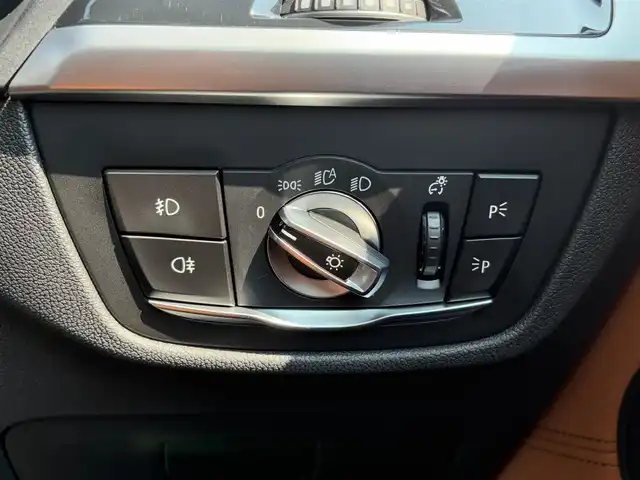 ＢＭＷ Ｘ３ 石川県 2018(平30)年 5.3万km ミネラルホワイト 茶革シート/純正ナビ/(BT/CD/DVD/ワンセグTV)/インテリジェントセーフティー/置くだけ充電/ブラインドスポットアシスト/4WD/アダプティブクルーズコントロール/電動リアゲート/シートヒーター(前席)/パワーシート(前席)/ルーフレール/純正19インチホイール/純正フロアマット/バックカメラ/アラウンドビューモニター