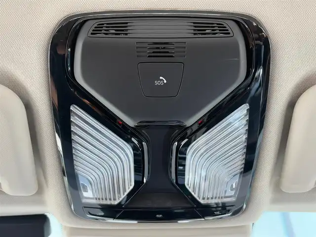 ＢＭＷ Ｘ３ 石川県 2018(平30)年 5.3万km ミネラルホワイト 茶革シート/純正ナビ/(BT/CD/DVD/ワンセグTV)/インテリジェントセーフティー/置くだけ充電/ブラインドスポットアシスト/4WD/アダプティブクルーズコントロール/電動リアゲート/シートヒーター(前席)/パワーシート(前席)/ルーフレール/純正19インチホイール/純正フロアマット/バックカメラ/アラウンドビューモニター