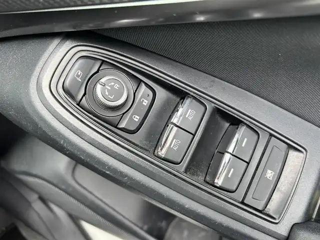 スバル ＸＶ ハイブリッド アドバンス 宮城県 2019(令1)年 9.8万km クリスタルホワイトP 登録時走行距離97831km/純正ナビ/フルセグTV/CD/DVD/Bluetooth/追従クルーズコントロール/パワーシート/スマートキー/プッシュスタート/バックカメラ/コーナーセンサー/純正フロアマット/衝突軽減ブレーキ/純正アルミホイール/オートライト/ドライブレコーダー/ブラインドスポット/ドアバイザー
