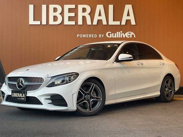 メルセデス・ベンツ Ｃ２００ 高知県 2020(令2)年 0.7万km 白 AMGライン/　・AMGスタイリングパッケージ/　・Mercedes-Benzロゴ付きブレーキキャリパー/　・ブラックアッシュウッドインテリアトリム/　・１８インチAMG５ツインスポークアルミホイール/　・ステンレスアクセル＆ブレーキペダル/レーダーセーフティパッケージ/　・アクティブディスタンスアシスト・ディストロニック/　・アクティブステアリングアシスト/　・アクティブブレーキブレーキアシスト/　・PRE-SAFEプラス/純正HDDナビ/　・10/25インチワイドディスプレイ/　・ＡＭ／ＦＭラジオ/　・フルセグテレビ/　・Bluetoothオーデイオ機能/　・Apple Car Play/Android Auto/純正ドライブレコーダー　