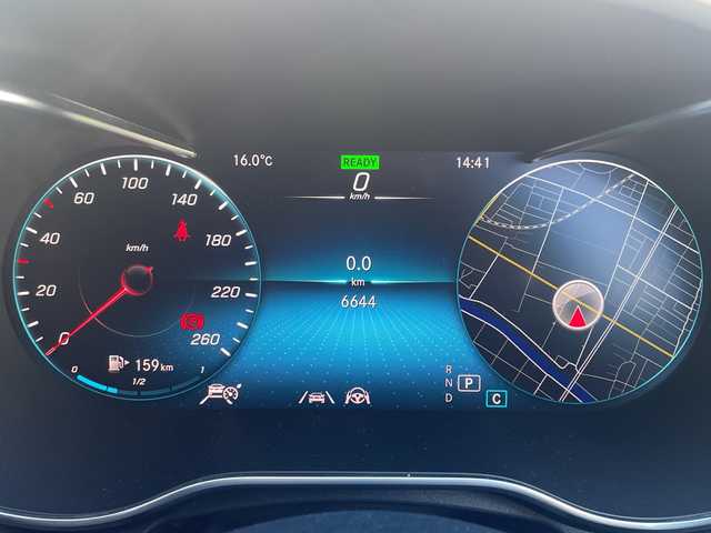 メルセデス・ベンツ Ｃ２００ 高知県 2020(令2)年 0.7万km 白 AMGライン/　・AMGスタイリングパッケージ/　・Mercedes-Benzロゴ付きブレーキキャリパー/　・ブラックアッシュウッドインテリアトリム/　・１８インチAMG５ツインスポークアルミホイール/　・ステンレスアクセル＆ブレーキペダル/レーダーセーフティパッケージ/　・アクティブディスタンスアシスト・ディストロニック/　・アクティブステアリングアシスト/　・アクティブブレーキブレーキアシスト/　・PRE-SAFEプラス/純正HDDナビ/　・10/25インチワイドディスプレイ/　・ＡＭ／ＦＭラジオ/　・フルセグテレビ/　・Bluetoothオーデイオ機能/　・Apple Car Play/Android Auto/純正ドライブレコーダー　