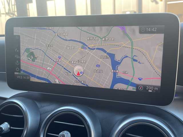 メルセデス・ベンツ Ｃ２００ 高知県 2020(令2)年 0.7万km 白 AMGライン/　・AMGスタイリングパッケージ/　・Mercedes-Benzロゴ付きブレーキキャリパー/　・ブラックアッシュウッドインテリアトリム/　・１８インチAMG５ツインスポークアルミホイール/　・ステンレスアクセル＆ブレーキペダル/レーダーセーフティパッケージ/　・アクティブディスタンスアシスト・ディストロニック/　・アクティブステアリングアシスト/　・アクティブブレーキブレーキアシスト/　・PRE-SAFEプラス/純正HDDナビ/　・10/25インチワイドディスプレイ/　・ＡＭ／ＦＭラジオ/　・フルセグテレビ/　・Bluetoothオーデイオ機能/　・Apple Car Play/Android Auto/純正ドライブレコーダー　