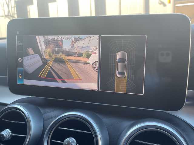 メルセデス・ベンツ Ｃ２００ 高知県 2020(令2)年 0.7万km 白 AMGライン/　・AMGスタイリングパッケージ/　・Mercedes-Benzロゴ付きブレーキキャリパー/　・ブラックアッシュウッドインテリアトリム/　・１８インチAMG５ツインスポークアルミホイール/　・ステンレスアクセル＆ブレーキペダル/レーダーセーフティパッケージ/　・アクティブディスタンスアシスト・ディストロニック/　・アクティブステアリングアシスト/　・アクティブブレーキブレーキアシスト/　・PRE-SAFEプラス/純正HDDナビ/　・10/25インチワイドディスプレイ/　・ＡＭ／ＦＭラジオ/　・フルセグテレビ/　・Bluetoothオーデイオ機能/　・Apple Car Play/Android Auto/純正ドライブレコーダー　