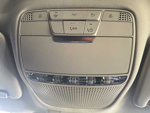 メルセデス・ベンツ Ｃ２００ 高知県 2020(令2)年 0.7万km 白 AMGライン/　・AMGスタイリングパッケージ/　・Mercedes-Benzロゴ付きブレーキキャリパー/　・ブラックアッシュウッドインテリアトリム/　・１８インチAMG５ツインスポークアルミホイール/　・ステンレスアクセル＆ブレーキペダル/レーダーセーフティパッケージ/　・アクティブディスタンスアシスト・ディストロニック/　・アクティブステアリングアシスト/　・アクティブブレーキブレーキアシスト/　・PRE-SAFEプラス/純正HDDナビ/　・10/25インチワイドディスプレイ/　・ＡＭ／ＦＭラジオ/　・フルセグテレビ/　・Bluetoothオーデイオ機能/　・Apple Car Play/Android Auto/純正ドライブレコーダー　