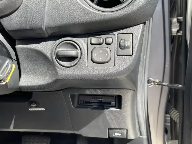 トヨタ ヴィッツ F 長野県 2017(平29)年 4.1万km アバンギャルドブロンズメタリック 4WD/純正ナビ/・Bluetooth/TV/CD/DVD/バックカメラ/純正ETC/純正フロアマット/前後コーナーセンサー/電格ミラー/ドアバイザー/スペアキー1本/保証書/取り扱い説明書