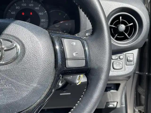トヨタ ヴィッツ F 長野県 2017(平29)年 4.1万km アバンギャルドブロンズメタリック 4WD/純正ナビ/・Bluetooth/TV/CD/DVD/バックカメラ/純正ETC/純正フロアマット/前後コーナーセンサー/電格ミラー/ドアバイザー/スペアキー1本/保証書/取り扱い説明書