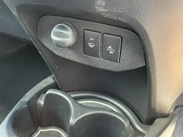 トヨタ ヴィッツ F 長野県 2017(平29)年 4.1万km アバンギャルドブロンズメタリック 4WD/純正ナビ/・Bluetooth/TV/CD/DVD/バックカメラ/純正ETC/純正フロアマット/前後コーナーセンサー/電格ミラー/ドアバイザー/スペアキー1本/保証書/取り扱い説明書