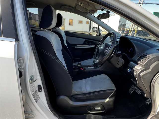 スバル インプレッサ ＸＶ ハイブリッド 2．0i－L アイサイト 道央・札幌 2014(平26)年 11.9万km サテンホワイトパール ４WD/社外SDナビ/AM/FM/BT/SD/CD/DVD/フルセグ/衝突被害軽減ブレーキ/アイサイト/横滑り防止装置/レーダークルーズコントロール/レーンキープアシスト/バックカメラ/ビルトインETC/前席パワーシート/革巻きステアリング/ステアリングリモコン/パドルシフト/MTモード付AT/プッシュスタート/スマートキー/キセノンヘッドライト/オートライト/フォグランプ/電動格納ミラー/ウィンカーミラー/純正フロアマット