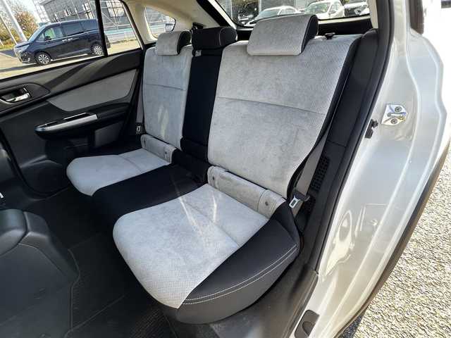 スバル インプレッサ ＸＶ ハイブリッド 2．0i－L アイサイト 道央・札幌 2014(平26)年 11.9万km サテンホワイトパール ４WD/社外SDナビ/AM/FM/BT/SD/CD/DVD/フルセグ/衝突被害軽減ブレーキ/アイサイト/横滑り防止装置/レーダークルーズコントロール/レーンキープアシスト/バックカメラ/ビルトインETC/前席パワーシート/革巻きステアリング/ステアリングリモコン/パドルシフト/MTモード付AT/プッシュスタート/スマートキー/キセノンヘッドライト/オートライト/フォグランプ/電動格納ミラー/ウィンカーミラー/純正フロアマット