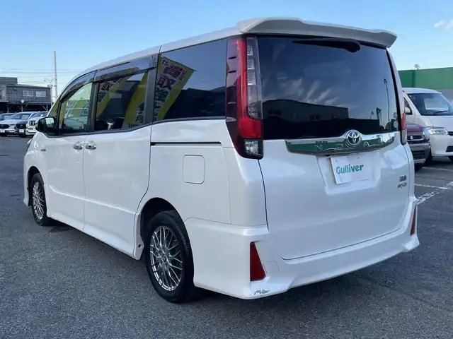 トヨタ ノア ハイブリッド Si ダブルバイビー 千葉県 2016(平28)年 14.2万km ホワイトパールクリスタルシャイン トヨタセーフティーセンス/・プリクラッシュセーフティー/・レーンキープアシスト/・オートマチックハイビーム/純正10インチSDナビ【NSZN-Z66T】/・CD/DVD/MSV/Bluetooth/フルセグTV/純正フリップダウンモニター【V9T-R59C】/両後パワースライドドア/クルーズコントロール/スマートキー/ハーフレザーシート/純正LEDヘッドライト/フォグランプ/純正16インチアルミホイール/ビルトインETC/ドアバイザー/本革巻きステアリング/新車時保証書＆取扱説明書