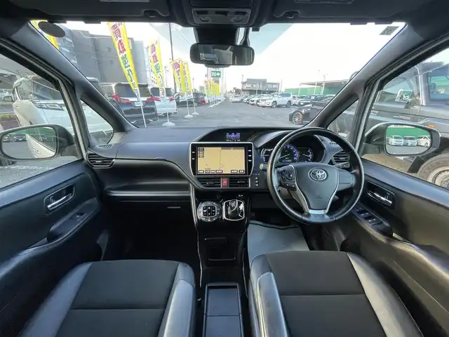 トヨタ ノア ハイブリッド Si ダブルバイビー 千葉県 2016(平28)年 14.2万km ホワイトパールクリスタルシャイン トヨタセーフティーセンス/・プリクラッシュセーフティー/・レーンキープアシスト/・オートマチックハイビーム/純正10インチSDナビ【NSZN-Z66T】/・CD/DVD/MSV/Bluetooth/フルセグTV/純正フリップダウンモニター【V9T-R59C】/両後パワースライドドア/クルーズコントロール/スマートキー/ハーフレザーシート/純正LEDヘッドライト/フォグランプ/純正16インチアルミホイール/ビルトインETC/ドアバイザー/本革巻きステアリング/新車時保証書＆取扱説明書