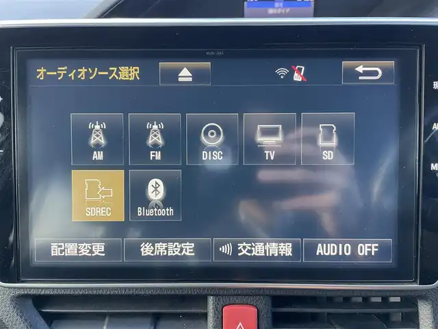 トヨタ ノア ハイブリッド Si ダブルバイビー 千葉県 2016(平28)年 14.2万km ホワイトパールクリスタルシャイン トヨタセーフティーセンス/・プリクラッシュセーフティー/・レーンキープアシスト/・オートマチックハイビーム/純正10インチSDナビ【NSZN-Z66T】/・CD/DVD/MSV/Bluetooth/フルセグTV/純正フリップダウンモニター【V9T-R59C】/両後パワースライドドア/クルーズコントロール/スマートキー/ハーフレザーシート/純正LEDヘッドライト/フォグランプ/純正16インチアルミホイール/ビルトインETC/ドアバイザー/本革巻きステアリング/新車時保証書＆取扱説明書