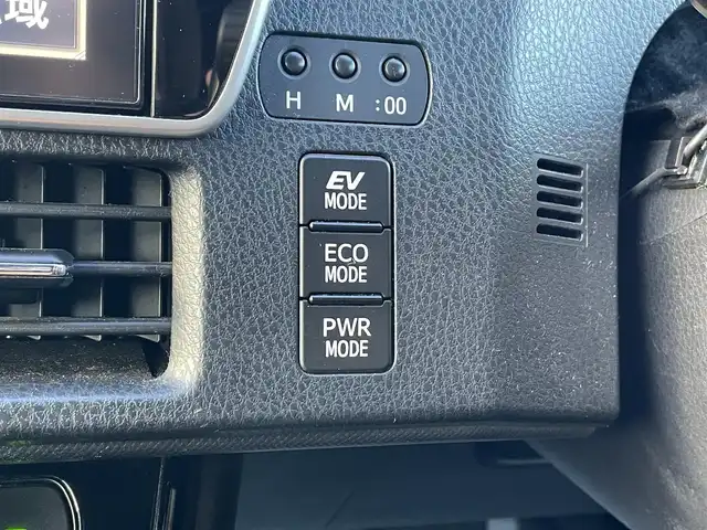 トヨタ ノア ハイブリッド Si ダブルバイビー 千葉県 2016(平28)年 14.2万km ホワイトパールクリスタルシャイン トヨタセーフティーセンス/・プリクラッシュセーフティー/・レーンキープアシスト/・オートマチックハイビーム/純正10インチSDナビ【NSZN-Z66T】/・CD/DVD/MSV/Bluetooth/フルセグTV/純正フリップダウンモニター【V9T-R59C】/両後パワースライドドア/クルーズコントロール/スマートキー/ハーフレザーシート/純正LEDヘッドライト/フォグランプ/純正16インチアルミホイール/ビルトインETC/ドアバイザー/本革巻きステアリング/新車時保証書＆取扱説明書