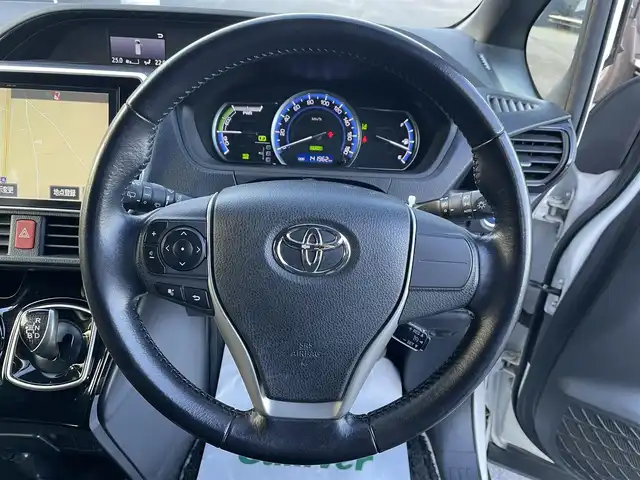 トヨタ ノア ハイブリッド Si ダブルバイビー 千葉県 2016(平28)年 14.2万km ホワイトパールクリスタルシャイン トヨタセーフティーセンス/・プリクラッシュセーフティー/・レーンキープアシスト/・オートマチックハイビーム/純正10インチSDナビ【NSZN-Z66T】/・CD/DVD/MSV/Bluetooth/フルセグTV/純正フリップダウンモニター【V9T-R59C】/両後パワースライドドア/クルーズコントロール/スマートキー/ハーフレザーシート/純正LEDヘッドライト/フォグランプ/純正16インチアルミホイール/ビルトインETC/ドアバイザー/本革巻きステアリング/新車時保証書＆取扱説明書