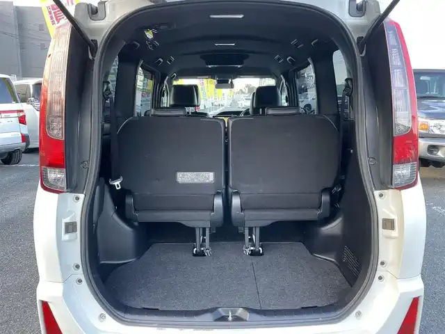 トヨタ ノア ハイブリッド Si ダブルバイビー 千葉県 2016(平28)年 14.2万km ホワイトパールクリスタルシャイン トヨタセーフティーセンス/・プリクラッシュセーフティー/・レーンキープアシスト/・オートマチックハイビーム/純正10インチSDナビ【NSZN-Z66T】/・CD/DVD/MSV/Bluetooth/フルセグTV/純正フリップダウンモニター【V9T-R59C】/両後パワースライドドア/クルーズコントロール/スマートキー/ハーフレザーシート/純正LEDヘッドライト/フォグランプ/純正16インチアルミホイール/ビルトインETC/ドアバイザー/本革巻きステアリング/新車時保証書＆取扱説明書