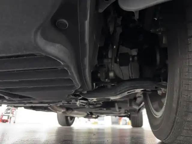 レクサス ＮＸ 300h Fスポーツ 三重県 2018(平30)年 4.1万km レッドマイカクリスタルシャイン ハイブリッド/FF/MTモード付フロアCVT/純正 10.3インチナビ/（AM/FM/CD/DVD/SDREC/SD/USB/iPod/Bluetooth/Miracast/AUX/TV）/パノラミックビューモニター（シースルービュー機能付）*/ドライブレコーダー 前方/ビルトイン ETC2.0/LEXUS Safety Sytem＋/●プリクラッシュセーフティ［PCS］（ミリ波レーダー方式）/●レーンディパーチャーアラート（ステアリング操作支援付）/●アダプティブハイビームシステム*/●レーダークルコン（全車速追従機能付）/●クリアランスソナー＆バックソナー/・ブラインドスポットモニター＆リヤクロストラフィックアラート*/など/装備/・3眼フルLEDヘッドランプ*/・AC100Vコンセント（100W）*/・本アルミ（名栗調仕上げ/シルバー）インテリア*/・ハンズフリーパワーバックドア/・本革シート（赤革）/・シートヒーター＆ベンチレーション（D/N）/・パワーシート（Dランバーサポート付8way/N8way）/・電子パーキングブレーキ＆ブレーキホールド/・雨滴感応式フロントワイパー/・アクティブサウンドコントロール（ASC）/・純正18inAW/など/*…メーカーOP