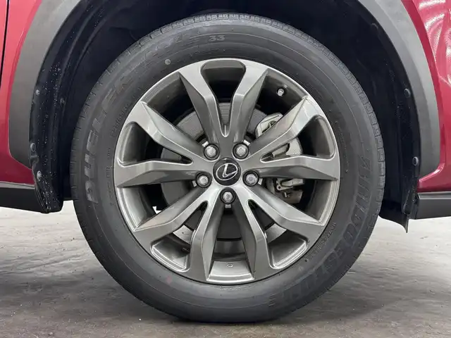 レクサス ＮＸ 300h Fスポーツ 三重県 2018(平30)年 4.1万km レッドマイカクリスタルシャイン ハイブリッド/FF/MTモード付フロアCVT/純正 10.3インチナビ/（AM/FM/CD/DVD/SDREC/SD/USB/iPod/Bluetooth/Miracast/AUX/TV）/パノラミックビューモニター（シースルービュー機能付）*/ドライブレコーダー 前方/ビルトイン ETC2.0/LEXUS Safety Sytem＋/●プリクラッシュセーフティ［PCS］（ミリ波レーダー方式）/●レーンディパーチャーアラート（ステアリング操作支援付）/●アダプティブハイビームシステム*/●レーダークルコン（全車速追従機能付）/●クリアランスソナー＆バックソナー/・ブラインドスポットモニター＆リヤクロストラフィックアラート*/など/装備/・3眼フルLEDヘッドランプ*/・AC100Vコンセント（100W）*/・本アルミ（名栗調仕上げ/シルバー）インテリア*/・ハンズフリーパワーバックドア/・本革シート（赤革）/・シートヒーター＆ベンチレーション（D/N）/・パワーシート（Dランバーサポート付8way/N8way）/・電子パーキングブレーキ＆ブレーキホールド/・雨滴感応式フロントワイパー/・アクティブサウンドコントロール（ASC）/・純正18inAW/など/*…メーカーOP